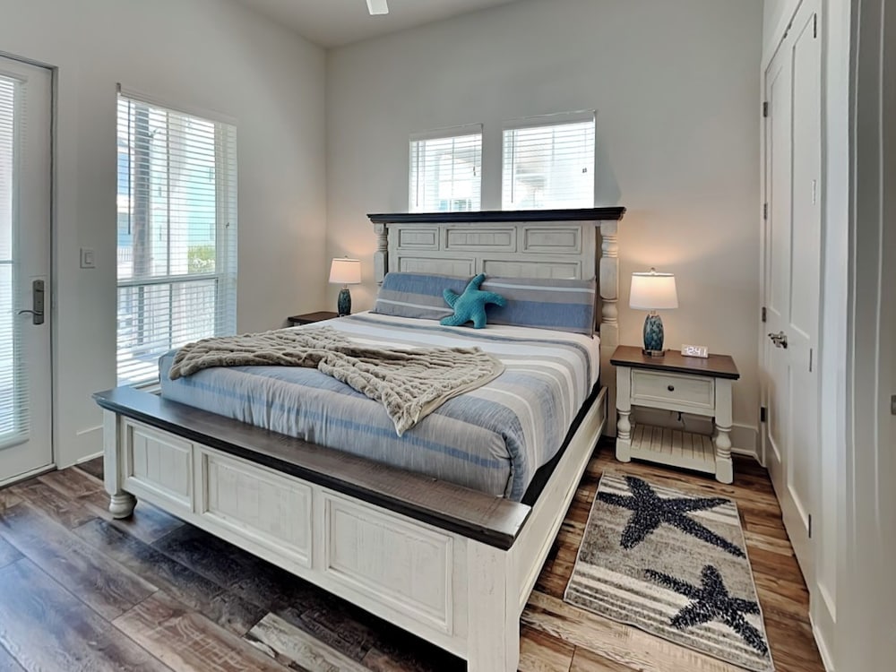 Seabreezy Lane by Ryson Vacation Rentals