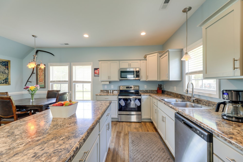 Holly Ridge Vacation Rental ~ 5 Mi to Beach