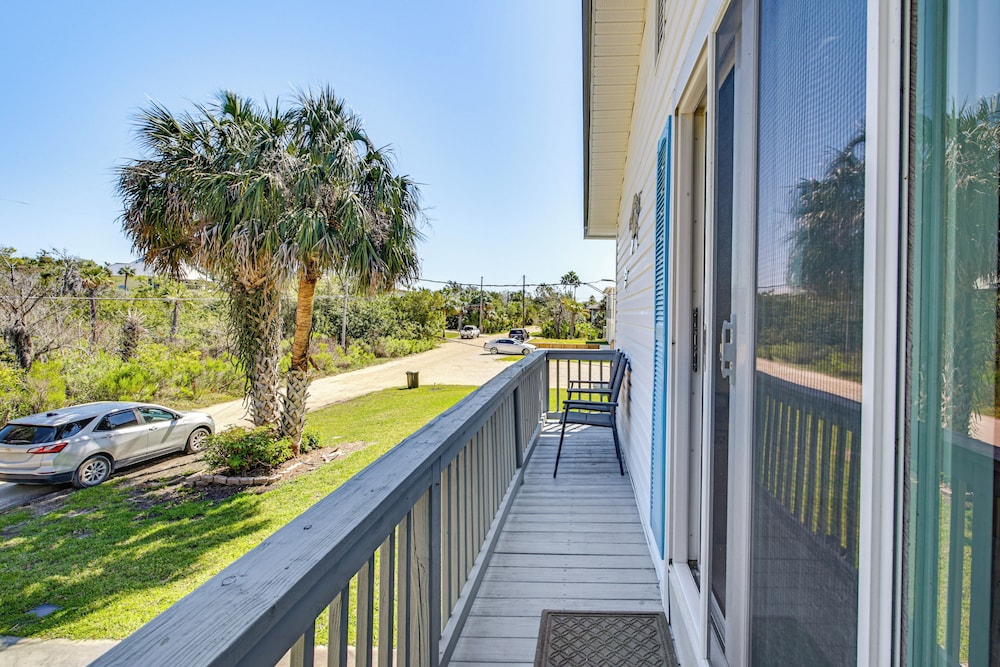 Outdoor Oasis: Canal-front Home in Crystal River