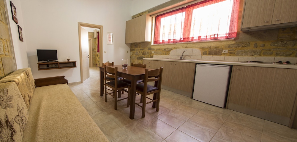 Agarathos Traditional Rooms