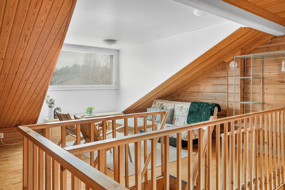 Cozy 3BR Riverside House with Sauna
