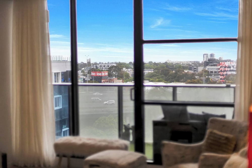 Luxurious one Bedroom Apartment With Pool