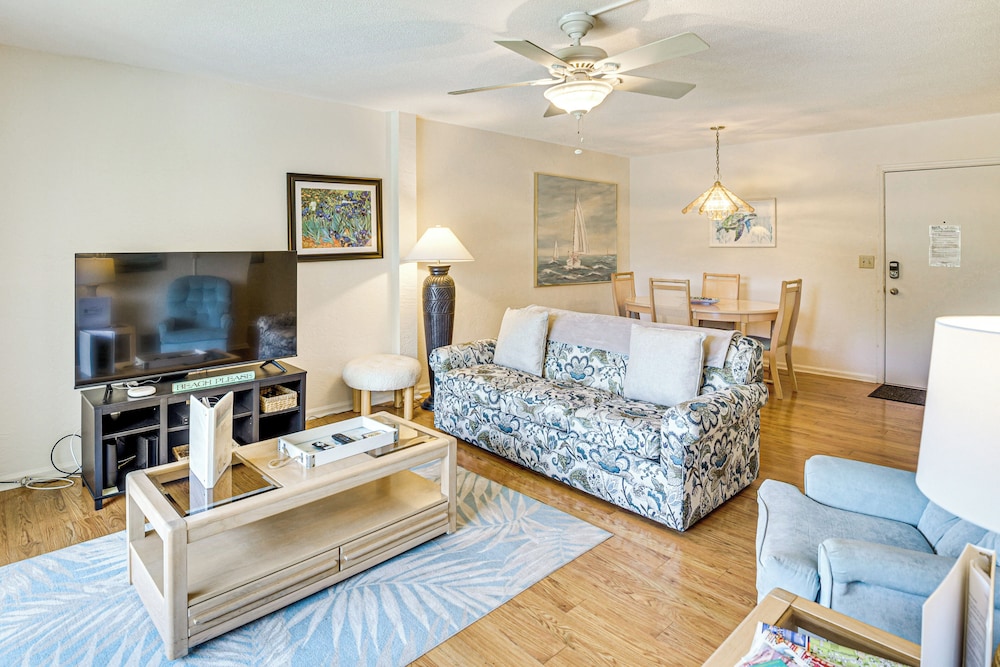 < 1/2 Mi to Coast: New Smyrna Beach Getaway