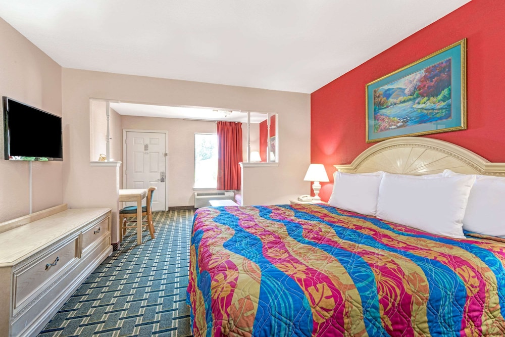 Days Inn  Suites by Wyndham Osceola AR - Property Image 7