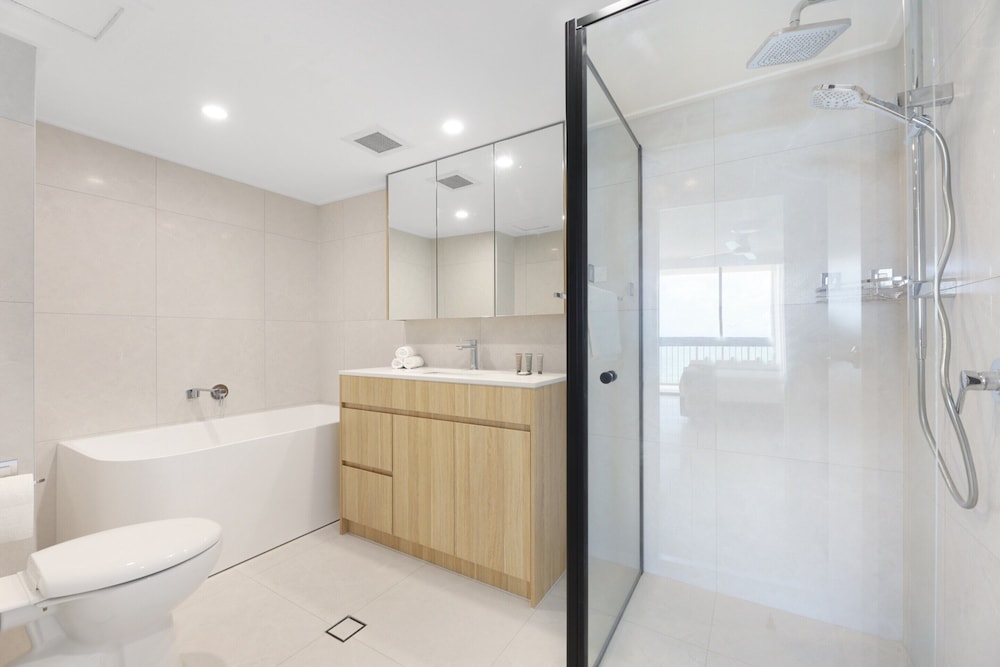 Beachfront Stylish Apartment With Ocean Views