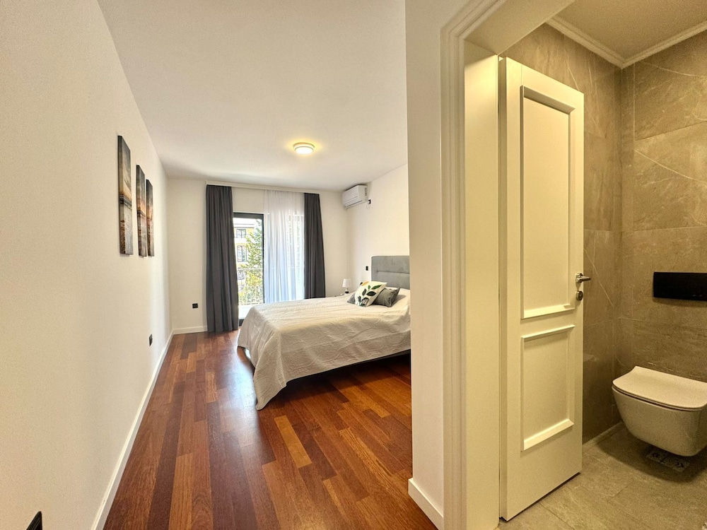 Sunny Bay Apartments
