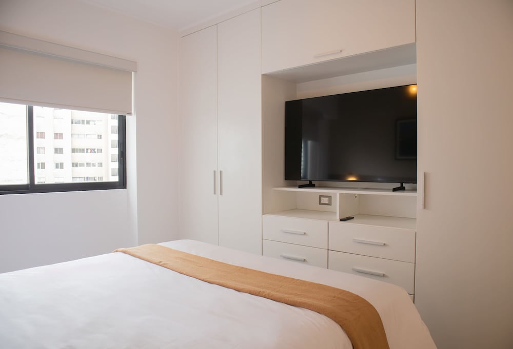 w Well-located 2BR in Miraflores