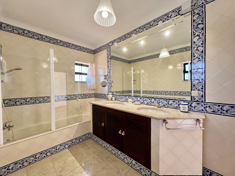 Alvor Traditional Villa by Homing