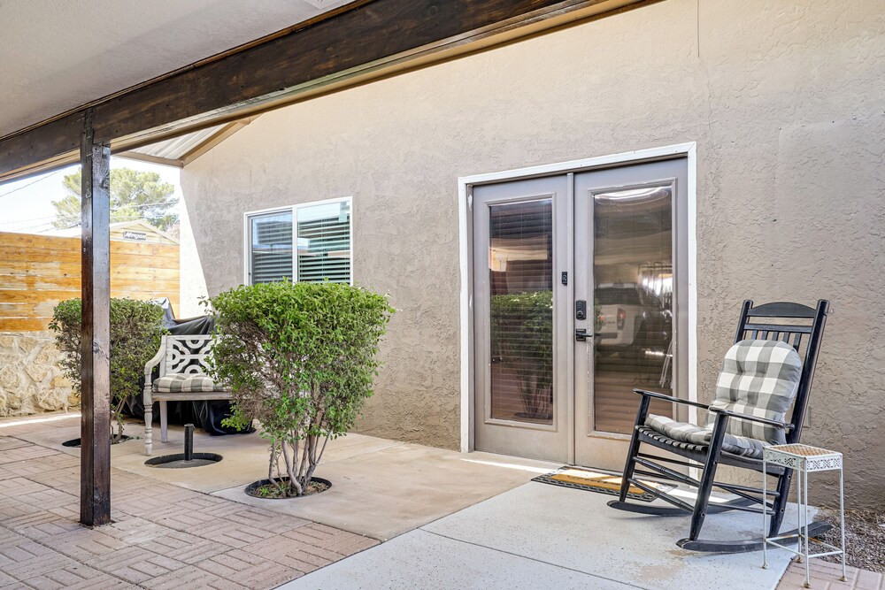 Near Casino & Shops: Cozy Apt in West El Paso!