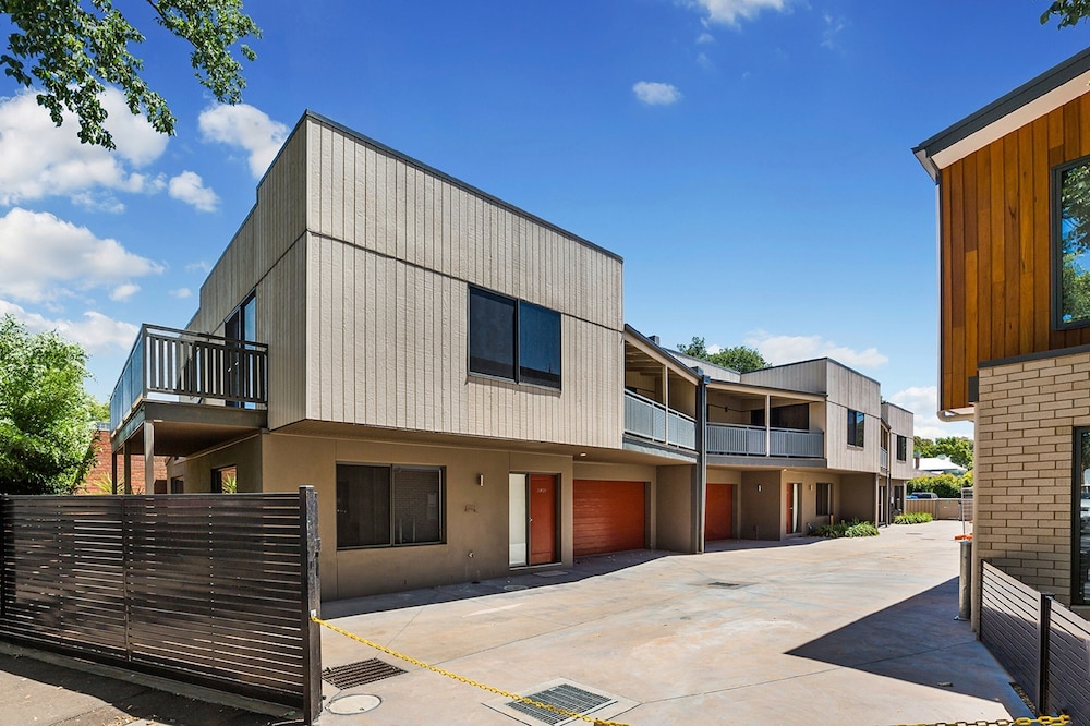 National Hotel Complex and Bendigo Central Apartments