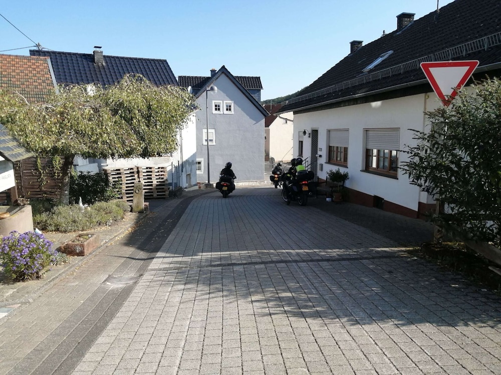 Photo 11