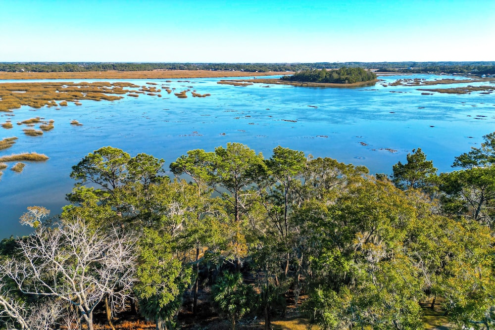 Waterfront Home on Dataw Island: Golf & Amenities!