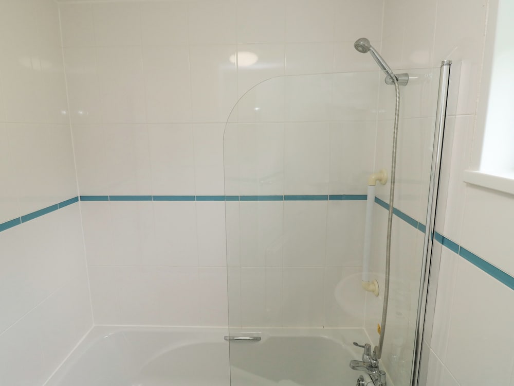 Harcombe House Bungalow 1