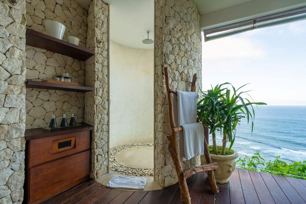 Cliffront Tropical Villa Cantik