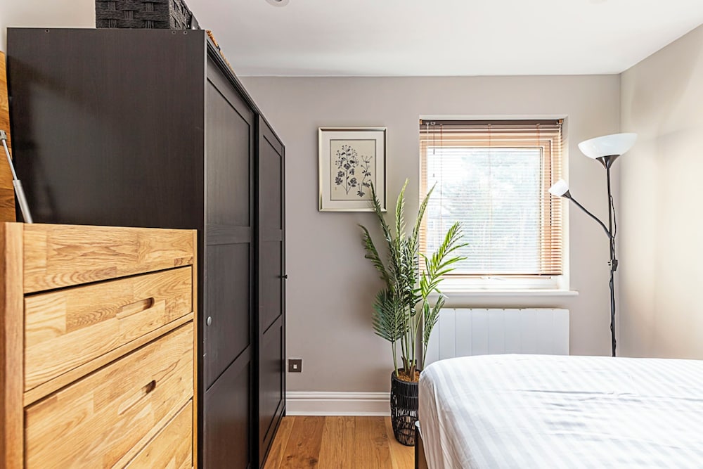 Modern Top-floor Victorian Charm in Kensington