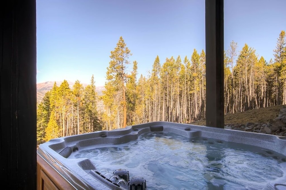 Three Sisters Lookout 5 Bedroom Home
