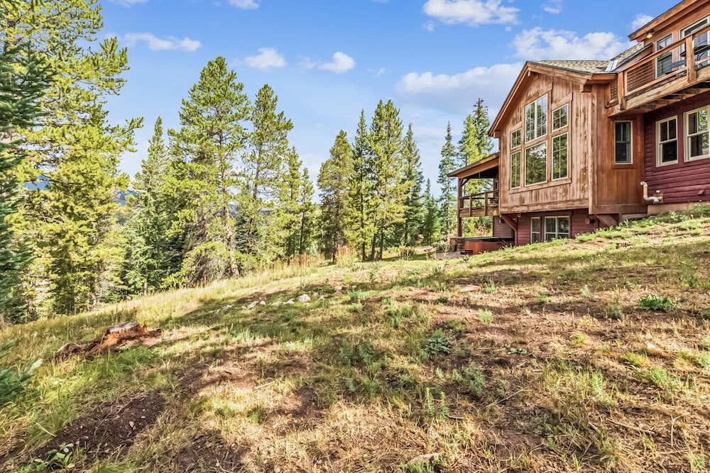 Little Bear Lodge 4 Bedroom Home