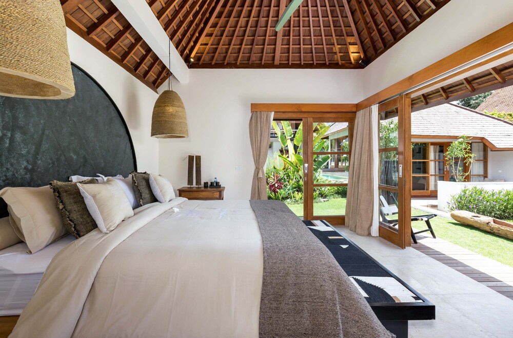 Villa Chempaka by Alfred in Bali - New Luxe Tropical 4BR Dream Villa in Canggu