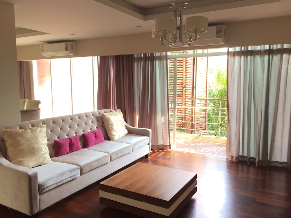 Beachfront Family Penthouse Hua Hin