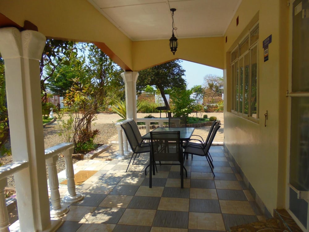 White Rose Lodge