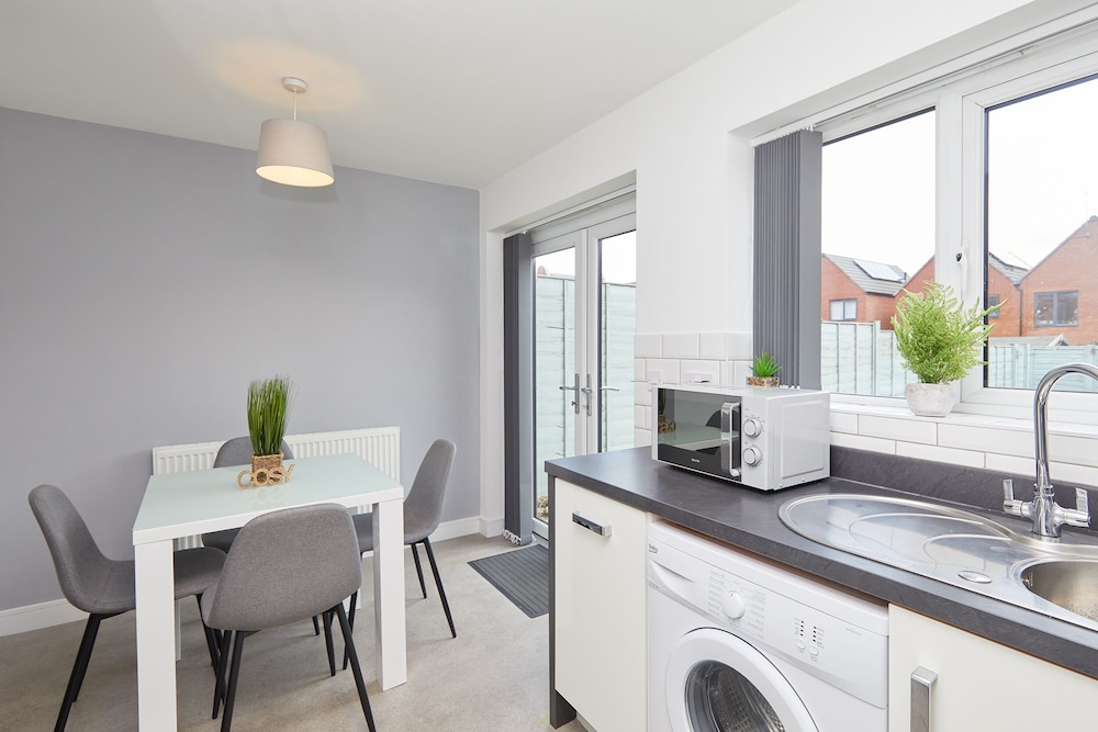 Derby 2 Bed House 3 Min Walk to Hospital