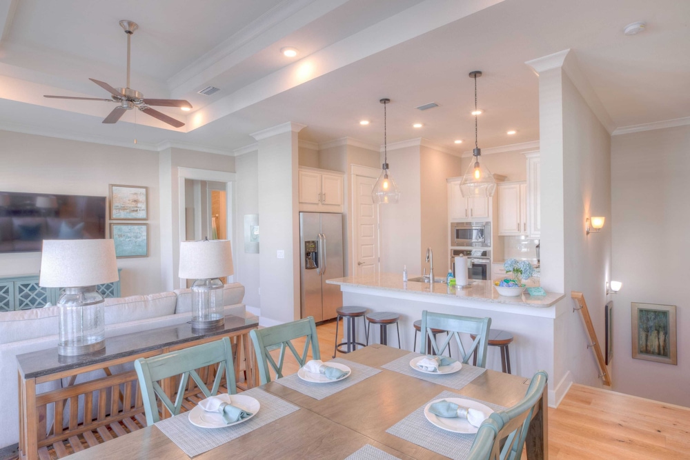 30A Sandpiper by Avantstay In Prominence, 2 Pools + Gym Access, 2 Bikes Incl