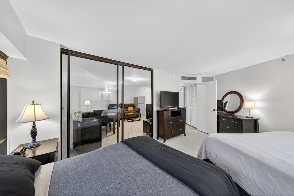 Chic Dt Honolulu Executive Condo 1 Bedroom Condo