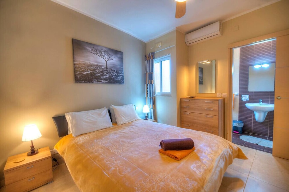 Spacious Apartment With Pool in Misrah Simar Qala view 3