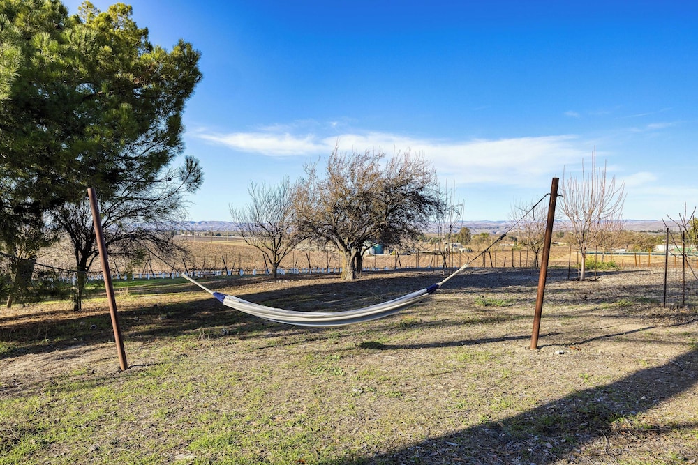Private Pool, Firepit & Wine Room Near Top Paso Wineries Devi Ranch