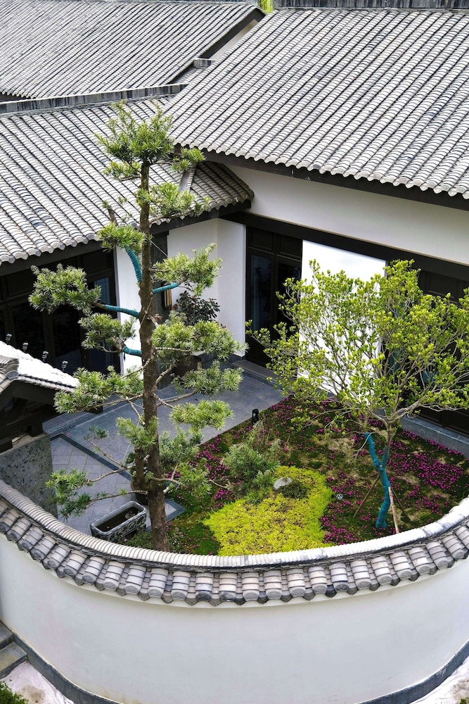 MOONRISE HOTELS & RESORTS