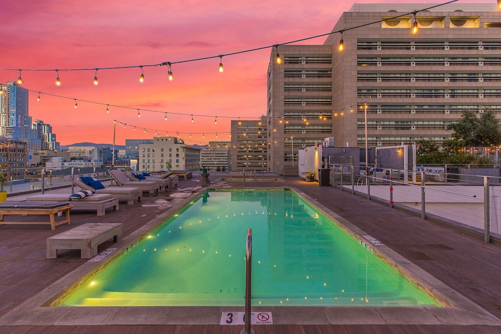 Stylish XL 2br/2ba At HWH by Oneluxstay