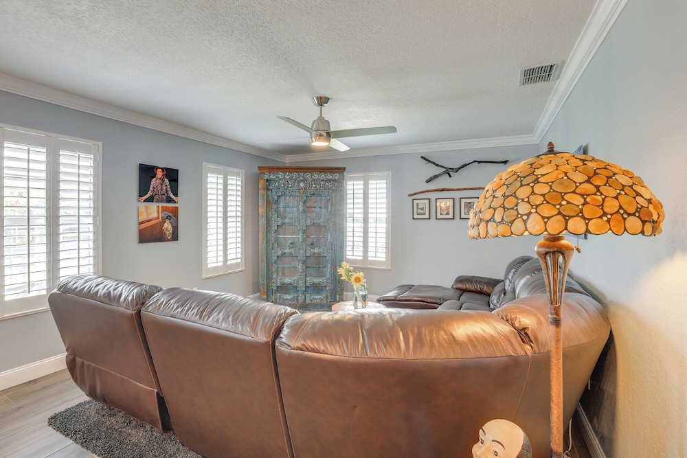 Suwannee River Retreat: Dock & Screened Porch!