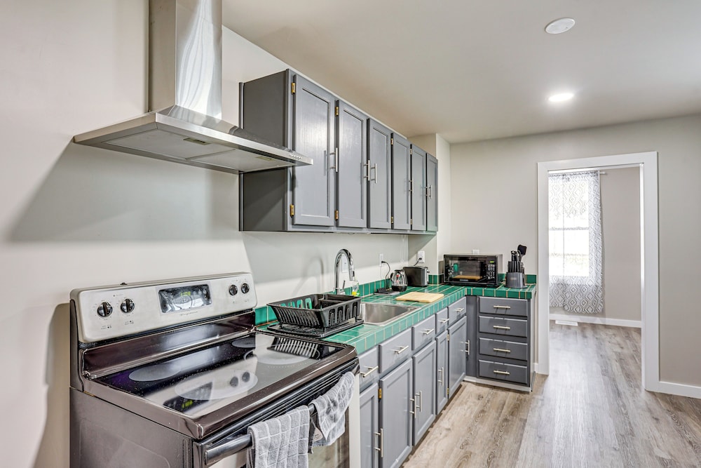 2 Mi to Dtwn Harrisburg! Convenient Duplex