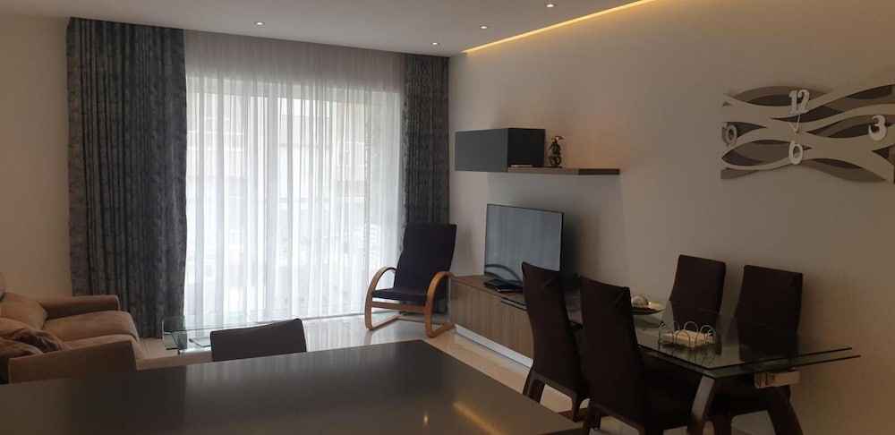 Eivissa Apartment - Spacious Accommodation