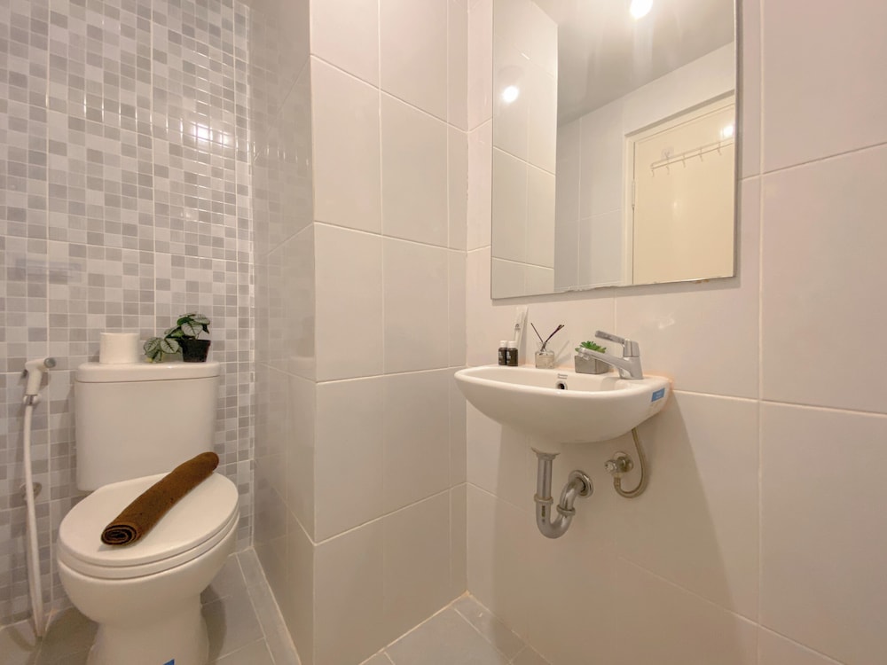 Best Furnished Studio at 39th Floor Tokyo Riverside PIK 2 Apartment