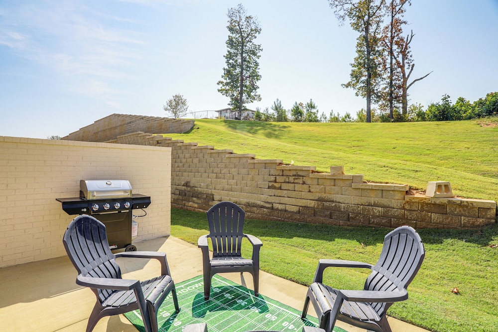 3 Mi to Ole Miss, New Build: Inviting Townhome!