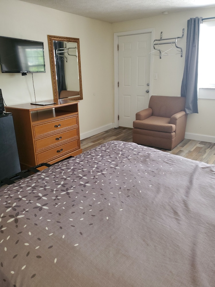Turnpike Motel