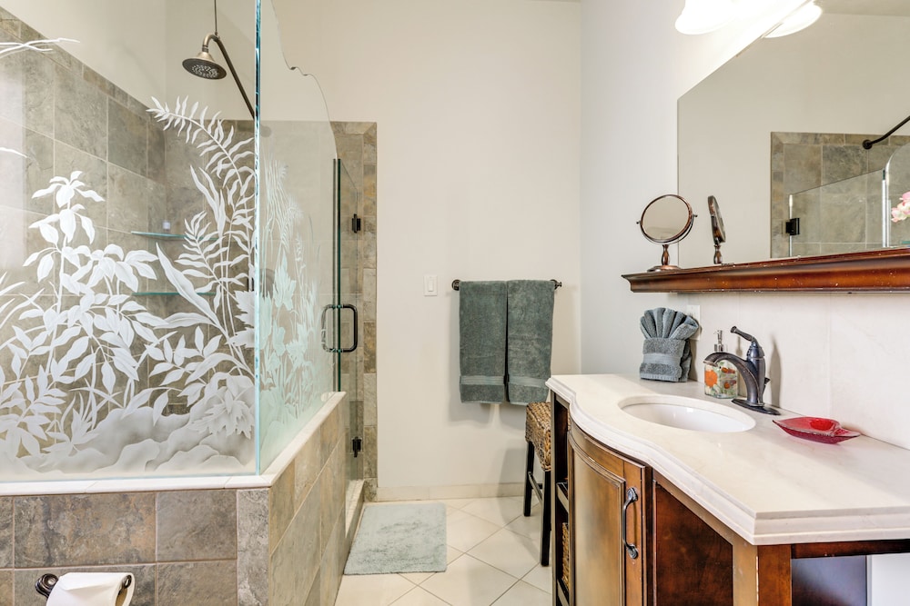Walkable Apt in Carbondale: 'luxury Artist's Loft'