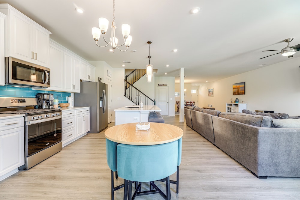 < 4 Mi to Bethany Beach Boardwalk: Family Townhome