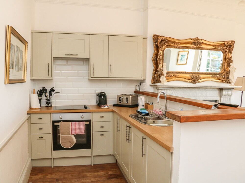 Lynton Vacations - Bayview Tower - Property Image 5