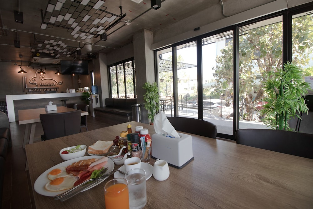 Food & Beverage