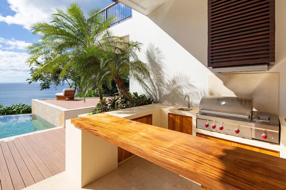 Villa Belvedere Pacific Sunsets 2 Private Pools