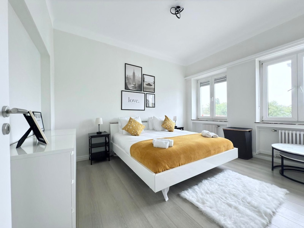 Charming 5 bedrooms Home view 3