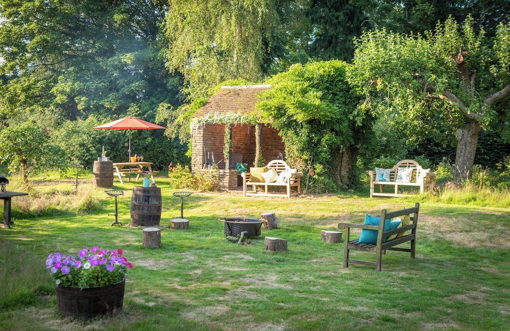 Luxury Glamping The Wye Valley for 2 to 6 Guests