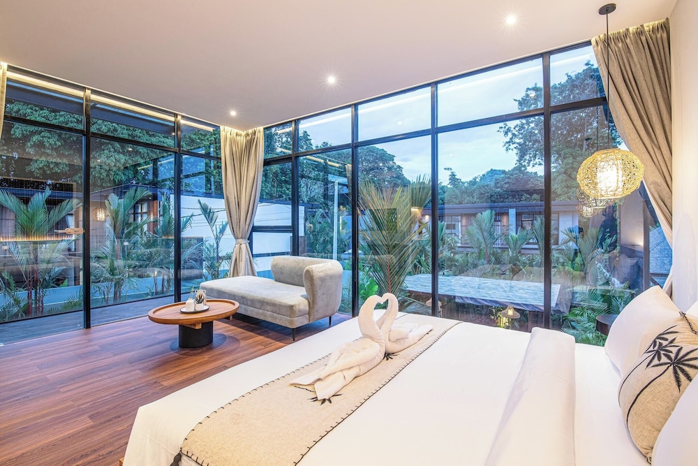 Elegant 6BR Canggu Villa Steps From the Ocean
