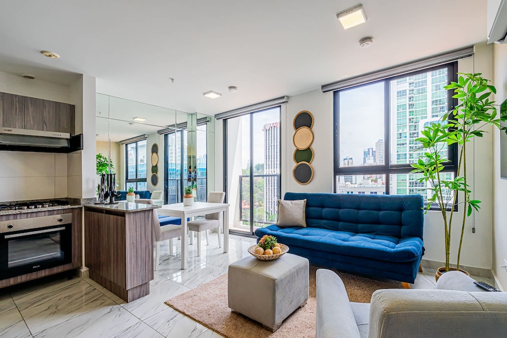 w Sophisticated 1BR w High-rise View in Calle 50