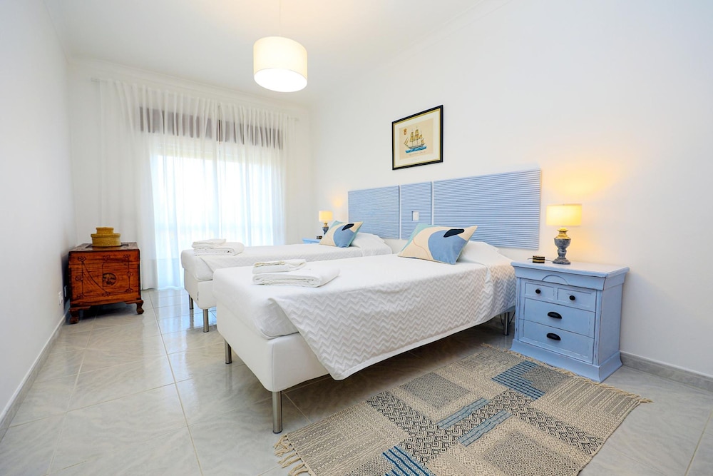C23 - Parkway Entrance Apartment in Lagos