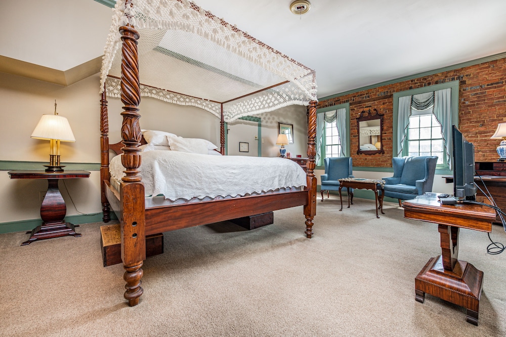 Wayside Inn