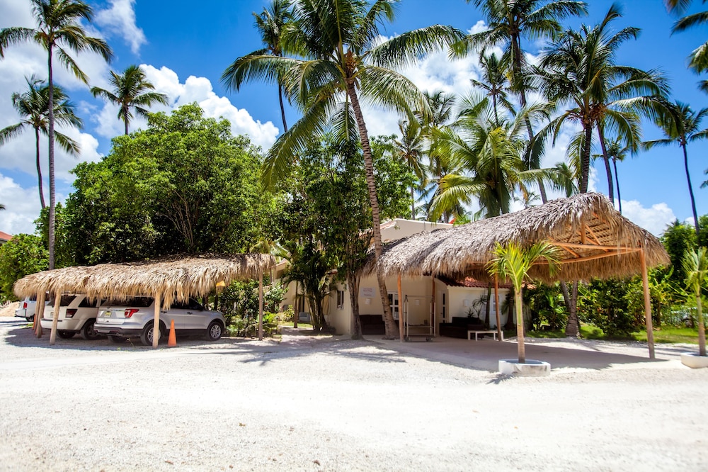 Los Corales Beach Village