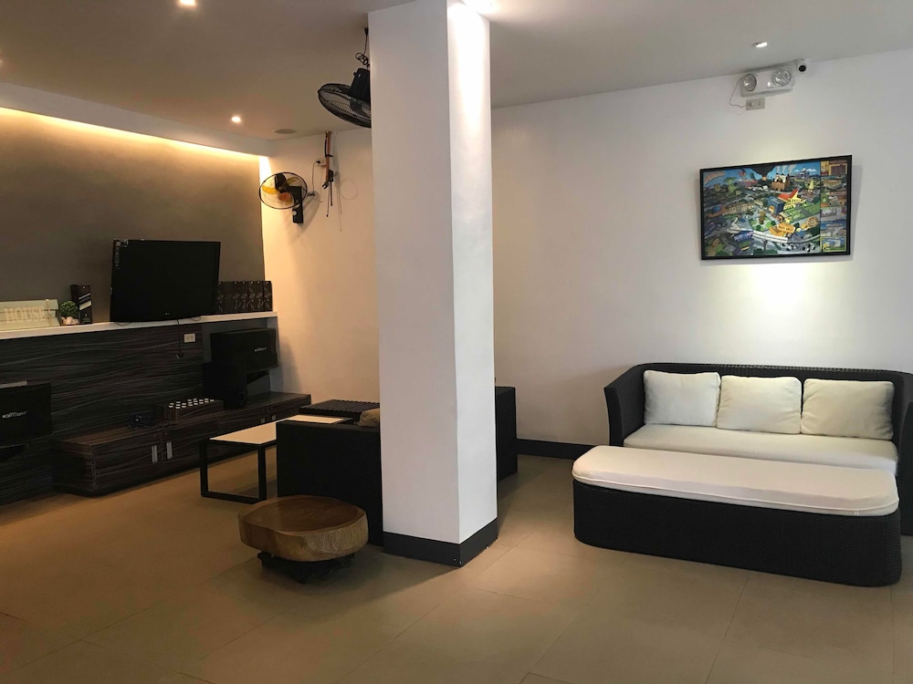 Anton's Loft Designer Resort Pansol